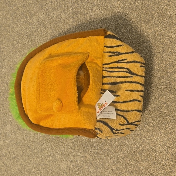 Unipak Safari Animal Plush Backpack With 4 Animal Finger Puppets - Picture 2 of 8